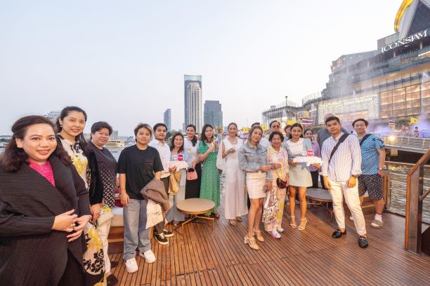เมืองไทยประกันชีวิต  พาสมาชิกเมืองไทยสไมล์คลับล่องเรือยอร์ชในกิจกรรม “เมืองไทย Smile Exclusive Dining on Pruek Cruise”